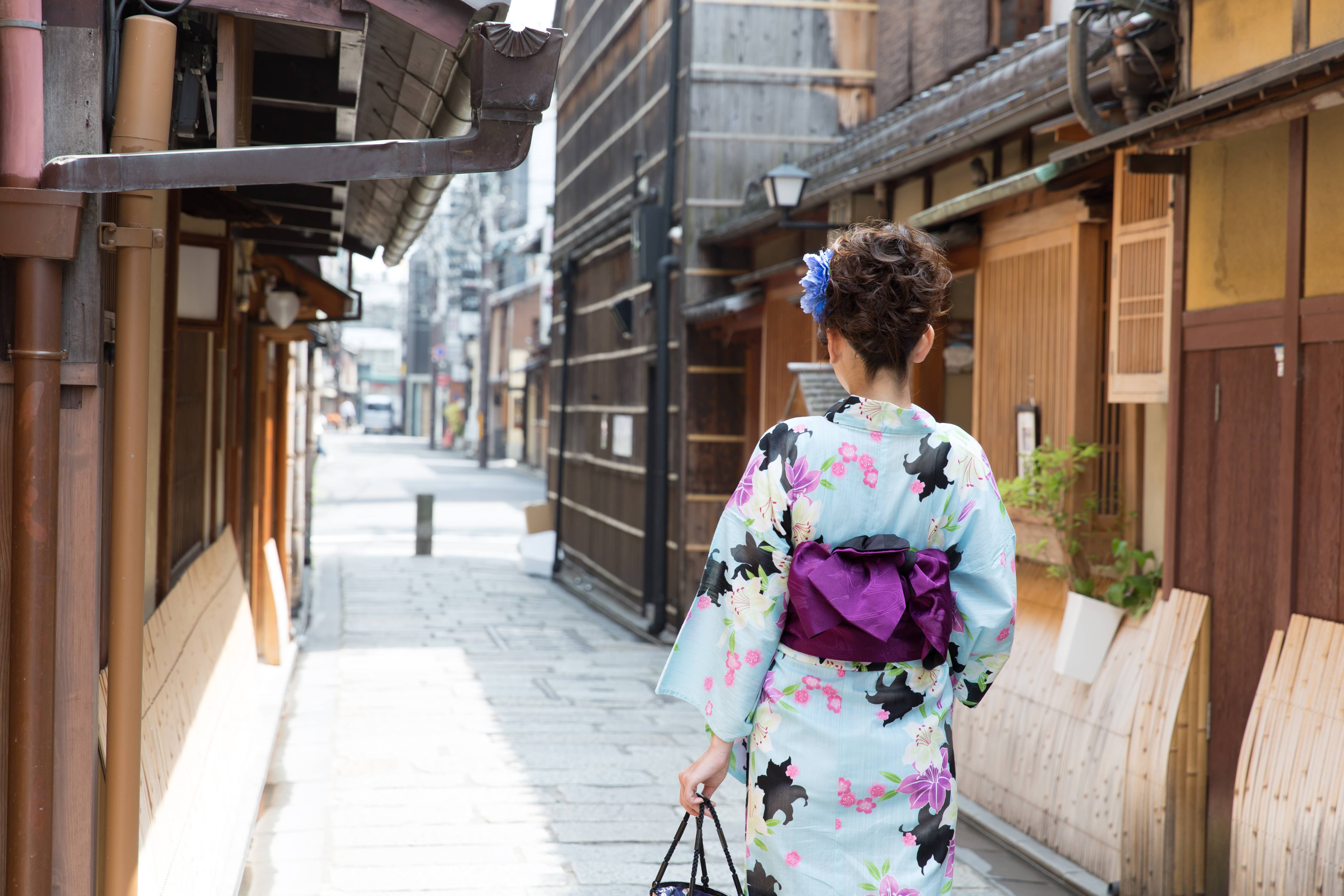 浴衣を来た女性